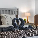 The Mailbox - 2 Bed 2 Bath City Centre Suite