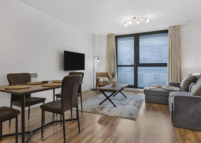 The Mailbox - 2 Bed 2 Bath City Centre Suite