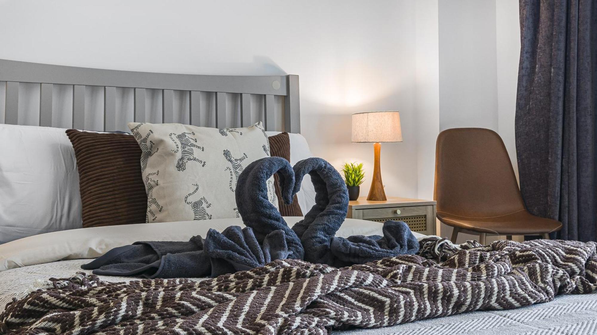 The Mailbox - 2 Bed 2 Bath City Centre