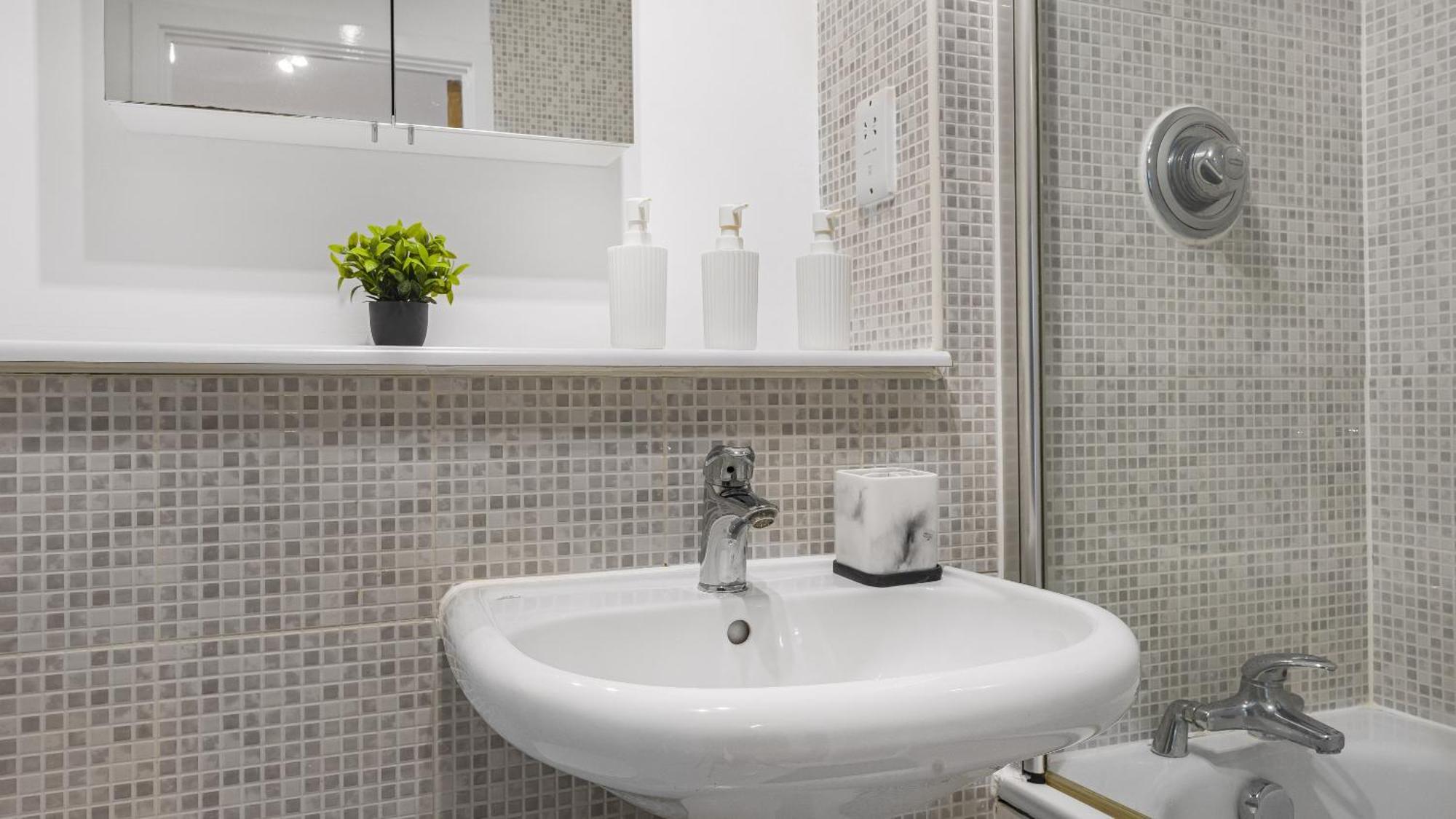 Apartment The Mailbox - 2 Bed 2 Bath City Centre