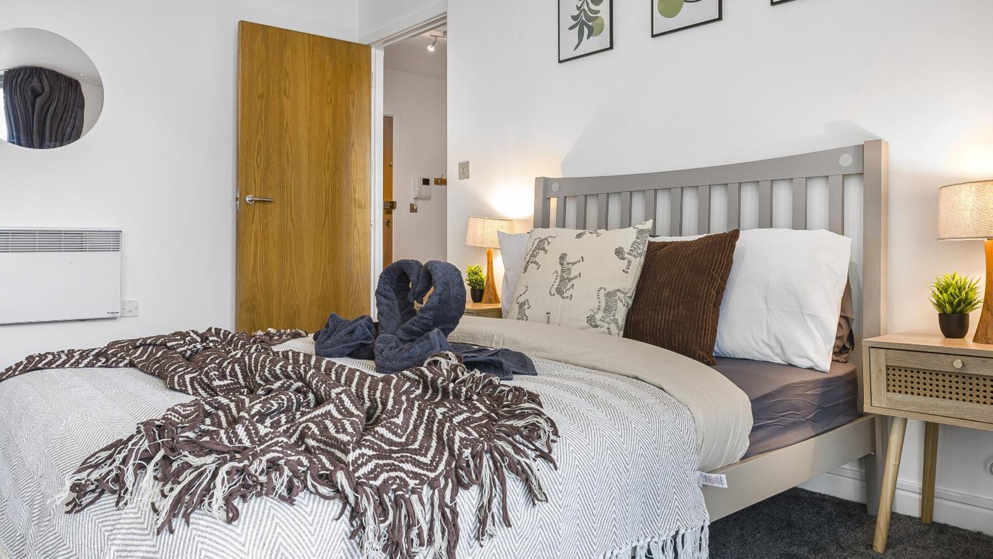 The Mailbox - 2 Bed 2 Bath City Centre Apartment *