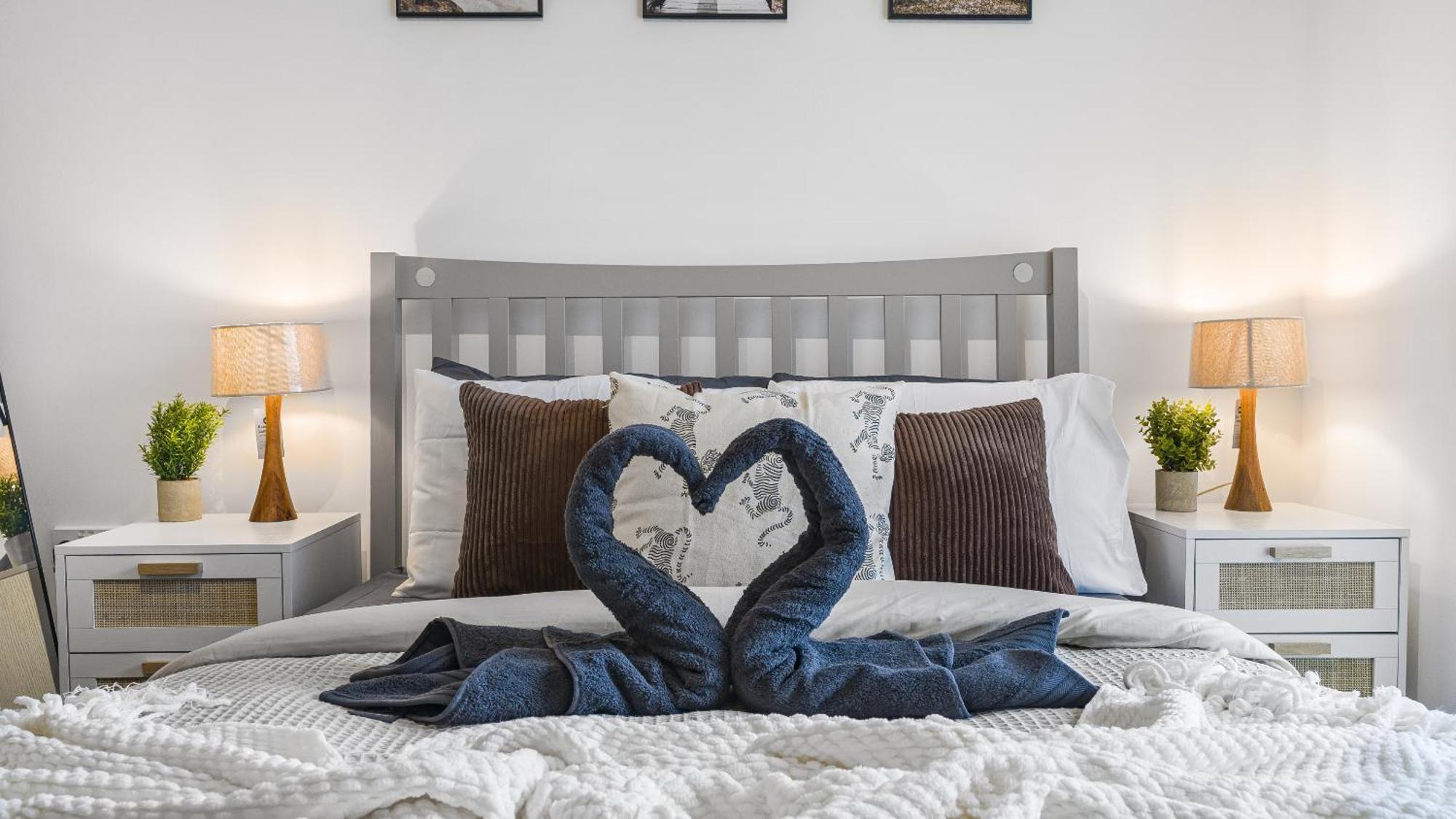 The Mailbox - 2 Bed 2 Bath City Centre *