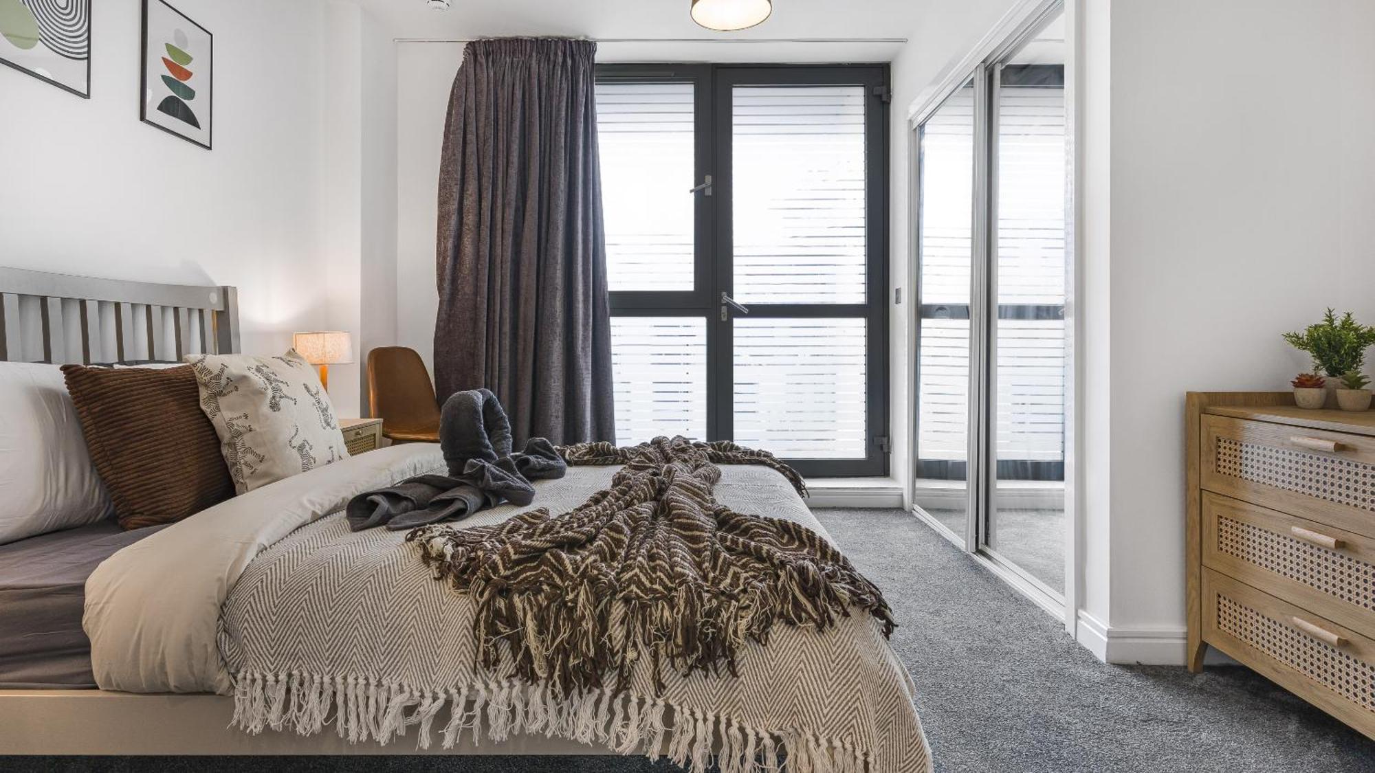 The Mailbox - 2 Bed 2 Bath City Centre Apartment *