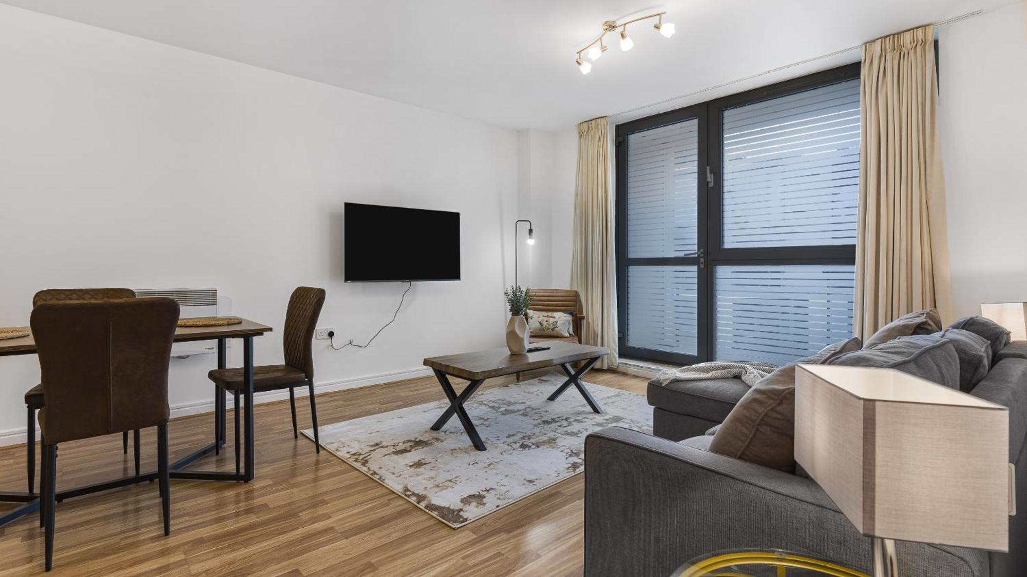 The Mailbox - 2 Bed 2 Bath City Centre Apartment