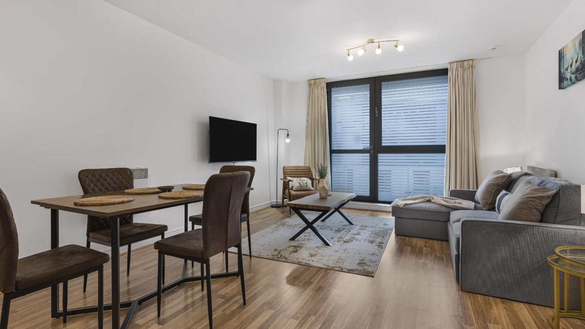 The Mailbox - 2 Bed 2 Bath City Centre *