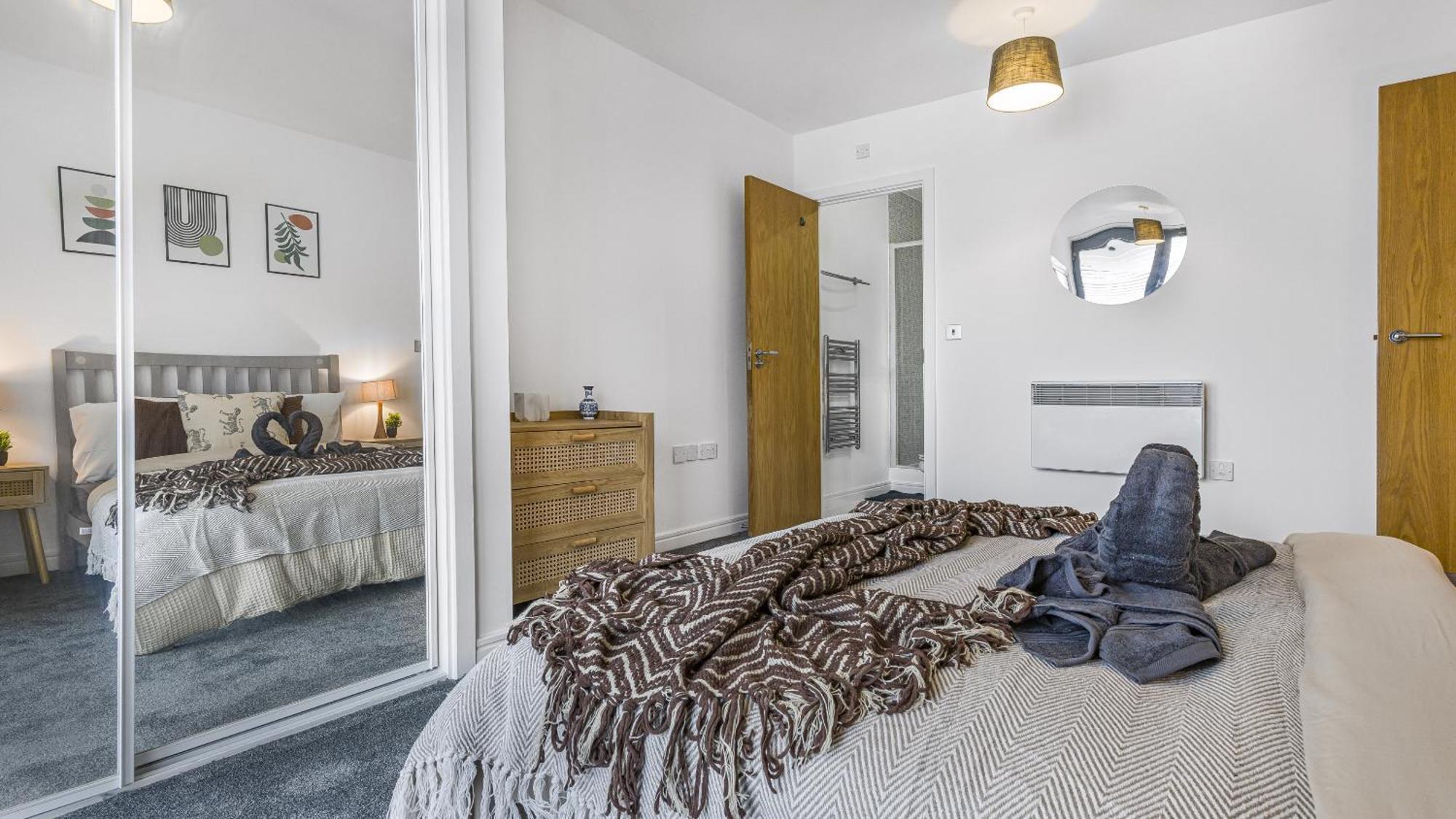 The Mailbox - 2 Bed 2 Bath City Centre